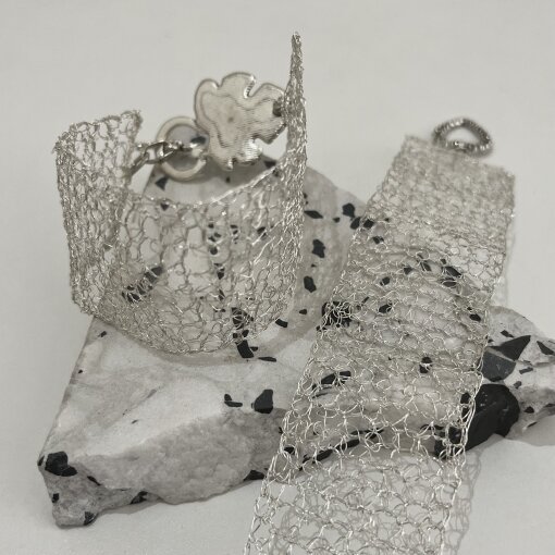 náramek plochý s přívěskem